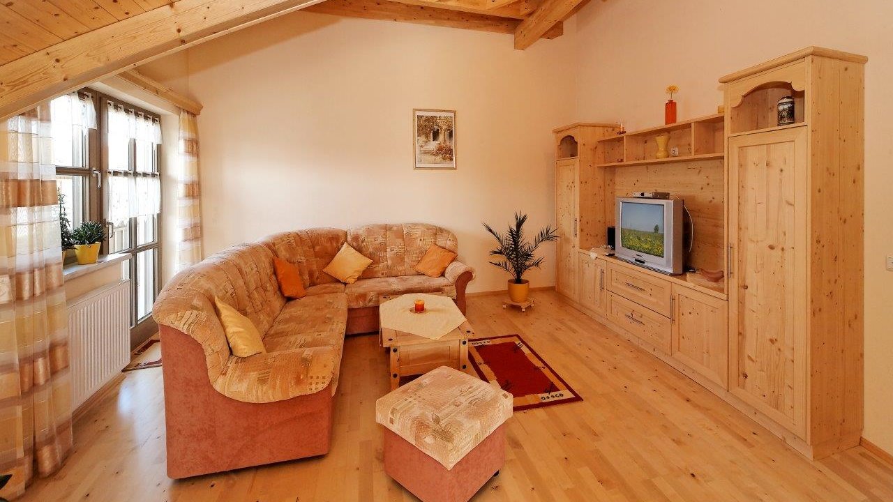 kopp-ferienhaus-bauernhof-wohnzimmer-bodenmais-urlaub